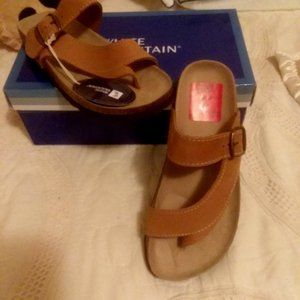 Women's White Mountain Leather Sandal 6 NWT